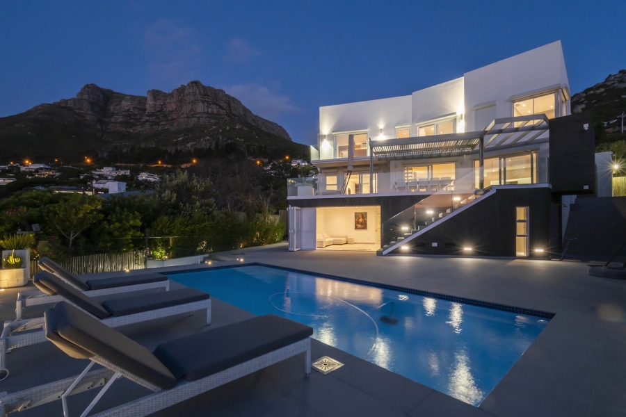 To Let 4 Bedroom Property for Rent in Llandudno Western Cape